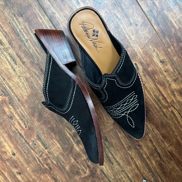 Patricia Nash Battista Mule - Picture 8 of 13